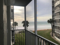 Beachfront. Gulf View from Every Room, Beach & Pool Open, Sunset View, CLEAN