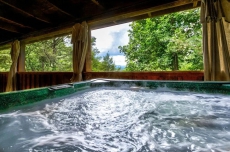 Nice View! Smokies Log Cabin,Fireplace,Hot Tub,Porch Bed,Private,Honeymoon,Relax