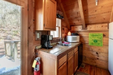 Cute, Private, Smoky Mountain Honeymoon cabin. View, Hot Tub!