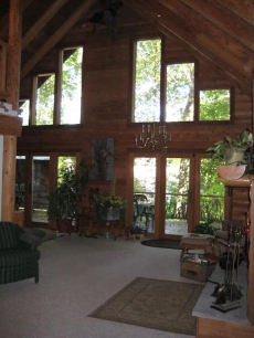 3200 Square Foot Log Home Near Branson!