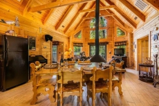 Amazing Log Cabin, nestled in woods, private hot tub Near Big Cedar - Three Bear Lodge