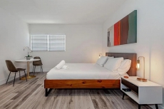 #104 BEAUTIFUL & NEWLY RENOVATED BEACH WALK STUDIO