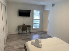 #205 BEAUTIFUL & NEWLY RENOVATED BEACH WALK APARTMENT