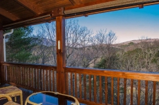 Cozy Log Cabin - Fireplace - Hot Tub - Views