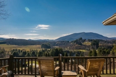 Blue Ridge Mountain Cabin - Fireplace - Pool Table - Mountain Views