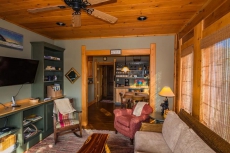 Blue Ridge Mountain Cabin - Fireplace - Pool Table - Mountain Views