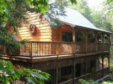 Creekside 4 BR Pet Friendly Cabin w/ Hot Tub, Pool Table, Fire Pit, WiFi