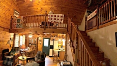 Creekside 4 BR Pet Friendly Cabin w/ Hot Tub, Pool Table, Fire Pit, WiFi