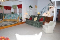 Spacious Lodge on the Blue Ridge Parkway-Hot tub, WIFI, fireplace, Mountain to Sea Trail