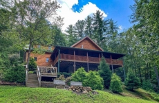 Pine Log Lodge -Log Cabin W/Babbling Creek, Hot Tub, Fire Pit & 2 Kings!