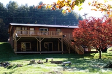 RIVERS EDGE- w/Hot Tub, FIre Pit, WiFi, Gas F/P & Ping Pong. Near Zaloo's!