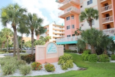 Oceanfront Condo*HDTVs*Free WiFi/Parking*Grill*Pool*Beach Supplies/Toys*Jacuzzi