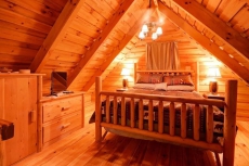 Hot Tub, WiFi, Arcade - Wooded Family Cabin - Hidden Chalet - Getaway to Red River Gorge, KY!