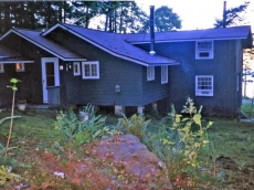 Lovely Cottage on East Twin Lakes with Internet