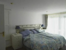 3 Bedrooms Apartment Combemartin Garden