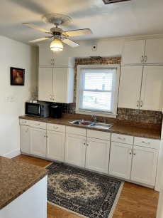 Visit Dubuque in Style! Updated 2BR home in central location