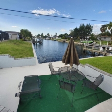 Boat dock area with Table & Chairs