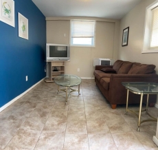 Clean and Cozy: 2 Bdrm, 1 Bath Steps to Beach