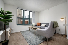 Kasa | Remote Work Friendly Studio w Full Kitchen | Chicago River North