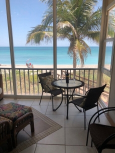 Siesta Key - Completely Renovated 2bdrm on the beach - amazing views!!