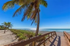 Siesta Key - Completely Renovated 2bdrm on the beach - amazing views!!