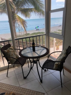 Siesta Key - Completely Renovated 2bdrm on the beach - amazing views!!