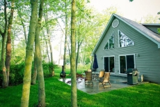 TLC By the Lake-Cozy wooded cottage 4 miles N of town