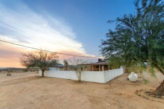 Desert Gem - 5 Acres, Arcade, Pool, Spa, King Bed