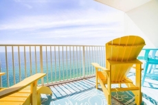 Huge & Cozy beachfront 3 bdrm condo with amazing gulf views close to everything!