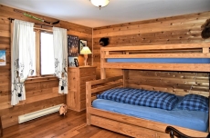 Bunk Bedroom (1 Double & 2 Twins)