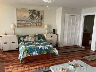 Ocean Front Studio Condo - Breathtaking Sunsets, Surf, Mid-Pacific Splendor