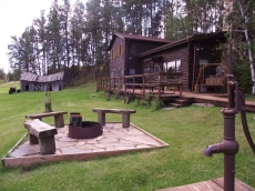 Sky View Log Cabin- Off the beaten trail yet close to all the main attractions!