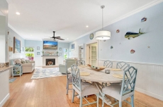 Villa Breeze - 3BD/2BA Charming Coastal Villa w/ Movie Theater, Spa Pool