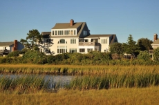 Ocean Views From Every Room, Beach 30 Seconds Away!