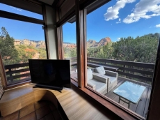 Unmatched Privacy on 3 Acres: Backs to Forest, Forever Views,Hot Tub/ EV Charger - Hillside Villa