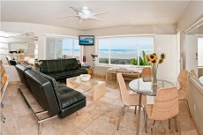 Right on the famous Mission Beach Boardwalk - Sleeps up to 10 - Most Popular Beach Property!