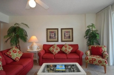 Panoramic Beachfront Condo w/ Restaurant, Pool & Hot Tub