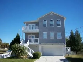 Waterfront-newer 3 story w/ pool steps to Hudson Beach