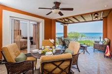 Luxurious, beachfront, elegant, 3 bedroom penthouse in Langosta.