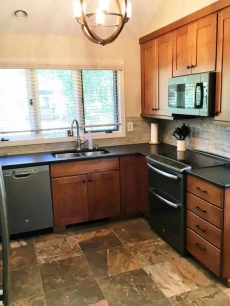 Cozy Mtn Home w/Hot Tub. Center of Keystone! New Kitchen! Free Shuttle Nearby!