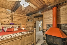 Munds Park Cabin w/Furnished Deck & Fire Pit!