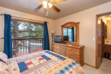 Cozy Three Bedroom Cabin With Golf, Fishing, and a lot of relaxation.