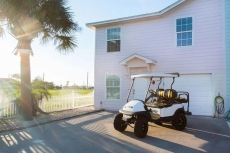 Fancy Flamingo: Free Golf Cart, Pet Friendly, Shared Heated Pool