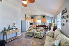 Salty Dawg Shores: Quaint Home In Town-Walk, Boat Parking, Deck/Patio