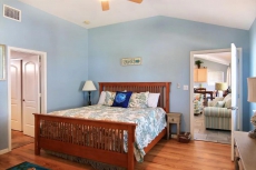 Salty Dawg Shores: Quaint Home In Town-Walk, Boat Parking, Deck/Patio