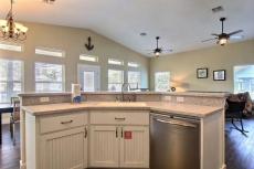 Jones N By The Beach: 5/4,Close to Beach, Pool, Golf Cart, Boardwalk to Beach