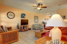 Nacho House: BeautifulPool, Pets, Close to Beach, Ocean Breeze, Garage Access