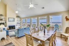 Barefoot Pelican: Beachfront in Sea Isle, Great Balcony! FREE ATTRACTION TICKETS!