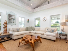 The Nautilus: 4 BR / 3 BA home in Tybee Island, Sleeps 10