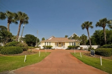 Charming Bungalow No Hidden Fees (pool) on the south end of Tybee Island.